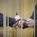 В Волгограде члены ОПГ подозреваются в хищении 8 млн р. у страховых компанийПрокуратура Волгоградской области утвердила обвинительное заключение по уголовному делу в отношении 33-летнего участника организованной преступной группы. По версии следствия, члены ОПГ, которая состояла из 20 человек, занимались инсценировкой ДТП.Организатор группы обвиняется по ч.3 ст.30, ч.4 ст.159.5 УК РФ (9 эпизодов – покушение на мошенничество в сфере страхования, совершенное организованной группой), ч.4 ст.159.5 (5 эпизодов – мошенничество в сфере страхования, совершенное организованной группой) и ч.2 ст.159 УК РФ (мошенничество).В период с сентября 2015 г. по ноябрь 2016 г. сообщники инсценировали ДТП на территории Волгограда и Волгоградской области с участием дорогостоящих автомобилей иностранного производства. После обращения в страховые компании они получали соответствующие выплаты якобы на проведение восстановительного ремонта поврежденных транспортных средств. Ущерб от противоправной деятельности организованной преступной группы превысил 8 млн р.Кроме того, по одному из эпизодов обвиняемый с сообщниками «продали» за 30 тыс. р. материалы фиктивного дорожно-транспортного происшествия автоюристу- конкуренту. Вину в инкриминируемых деяниях мужчина полностью признал, заключив с прокуратурой досудебное соглашение о сотрудничестве. Прокуратура Волгоградской области направила уголовное дело для рассмотрения по существу в Кировский районный суд Волгограда. Уголовное дело в отношении остальных фигурантов выделено в отдельное производство и находятся на стадии расследования, сообщает пресс-служба прокуратуры.http://www.asn-news.ru/news/70900