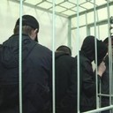 Красноармейский районный суд Краснодарского края осудил банду из шести мошенников в возрасте от 24 до 32 лет, совершавших преступления в сфере автострахования. Они признаны виновными в покушении на мошенничество и мошенничестве, совершенном организованной группой (ч. 3 ст. 30, ч. 4 ст. 159.5, ч. 4 ст. 159.5 УК РФ). Один мужчина признан виновным в покушении на мошенничество в сфере страхования, совершенном группой лиц (ч. 3 ст. 30, ч. 2 ст. 159.5 УК РФ).Кроме того, организатор преступной группы признан виновным в незаконном приобретении и хранении взрывчатых веществ и боеприпасов (ч. 1 ст. 222.1, ч. 1 ст. 222 УК РФ). Им назначено наказание от исправительных работ сроком на два года с удержанием 20% заработка в доход государства до шести с половиной лет колонии общего режима со штрафом в 500 тыс. руб. Приговор уже вступил в законную силу.Как сообщили в СУ СКР по краю, в 2016 году 25-летний мужчина привлек пятерых своих знакомых для инсценировки ДТП в местах, где нет камер на дорогах. Злоумышленники предоставляли фиктивные документы о наступлении страхового случая с автомобилями и получали компенсации со страховых компаний. С августа 2016-го по май 2017 года было совершено 12 таких «автоподстав». У различных страховых компаний было похищено более 2,9 млн руб.Уточняется, что преступления совершались на территории Славянского и Красноармейского районов Кубани, а также в Краснодаре.Помимо прочего, организатор банды в 2008 году нашел порох и 50 патронов на берегу реки вблизи Чебургольского сельского поселения. Боеприпасы он принес к себе домой, где хранил, что является нарушением закона.http://www.asn-news.ru/smi/34321