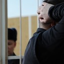 Житель Волгограда получил четыре года тюрьмы за инсценировку ДТП.Мужчина совместно с четырьмя сообщниками с февраля 2016 г. по июнь 2017 г. инсценировал на территории Волгограда дорожно-транспортные происшествия с участием дорогостоящих автомобилей иностранного производства.В дальнейшем на основании фиктивных документов злоумышленники получили выплаты в страховых компаниях на сумму порядка 700 тыс. р. По двум эпизодам получить страховые выплаты на сумму более 600 тыс. р. сообщникам не удалось, поскольку их действия были пресечены сотрудниками правоохранительных органов.Вину в инкриминируемых деяниях осужденный полностью признал.30 апреля приговором Краснооктябрьского районного суда Волгограда 29-летний местный житель признан виновным в совершении трех эпизодов по ч.4 ст.159.5 (мошенничество в сфере страхования, совершенное в составе организованной преступной группы), а также двух эпизодов по ч.3 ст.30, ч.4 ст.159.5 УК РФ (покушение на мошенничество в сфере страхования, совершенное в составе организованной преступной группы).Суд приговорил мужчину к четырем годам лишения свободы с отбыванием наказания в исправительной колонии общего режима. Он взят под стражу в зале суда. Уголовные дела в отношении четырех участников организованной преступной группы находятся на стадии расследования, сообщает прокуратура Волгоградской области.http://www.asn-news.ru/news/70154#ixzz5mfO9XOQm