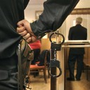Житель Волгограда получил 4 года тюрьмы за обман страховщика на 15 млн р.Волгоградский областной суд оставил без изменения приговор Центрального районного суда Волгограда в отношении 51-летнего местного жителя, бывшего сотрудника страховой компании, который инсценировал хищение груза стоимостью 15 млн р.Приговором суда первой инстанции мужчина был признан виновным по ч.4 ст.159.5 УК РФ (мошенничество в сфере страхования, совершенное группой лиц по предварительному сговору в особо крупном размере).Установлено, что осужденный, являвшийся бывшим сотрудником страховой компании, совместно со своим знакомым организовал деятельность нескольких фирм якобы занимавшихся поставкой специальных инструментов (резцов). Некоторое время они создавали видимость осуществления перевозок застрахованных грузов, в том числе посредством аренды складских помещении в различных регионах РФ. 20 мая 2016 г. на территории Саратовской области сообщники инсценировали хищение грузового автомобиля с застрахованным грузом на общую сумму свыше 15 млн р.В дальнейшем от имени подконтрольного им юридического лица в Арбитражный суд Волгоградской области было предъявлено исковое заявление о взыскании со страховой компании указанной суммы. Решением суда требования истца удовлетворены в полном объеме.  На основании судебного акта страховой компанией были перечислены деньги, которые впоследствии обналичены сообщниками.Вместе с тем в ходе проверки службы собственной безопасности страховой организации было установлено, что в одном из офисов фирмы истца деятельность фактически не осуществлялась. Вину в инкриминируемом деянии мужчина признал частично. С учетом обстоятельств совершения преступления и мнения государственного обвинения суд приговорил мужчину к наказанию в виде 4 лет лишения свободы с отбыванием в исправительной колонии общего режима.Посчитав приговор суда первой инстанции чрезмерно суровым, осужденный оспорил его в апелляционном порядке. Волгоградский областной суд, с учетом мнения прокуратуры региона, оставил приговор суда первой инстанции без изменения. Приговор вступил в законную силу.Сообщник осужденного ранее был приговорен к 2 годам 10 месяцам лишения свободы с отбыванием в исправительной колонии общего режима, сообщает прокуратура Волгоградской области.http://www.asn-news.ru/news/70588