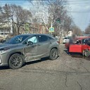 Группа мошенников в Курганской области обманула страховщика на 200 тыс. р.Сотрудники Управления уголовного розыска УМВД России по Курганской области выявили факт мошенничества в сфере ОСАГО.В начале июня текущего года в районном поселке Юргамыш участники организованной группы с целью получения страховой выплаты по заранее подготовленному плану инсценировали ДТП. Для этого они приобрели неликвидные автомобили Lexus и «Жигули», выбрали мало оживленные участки дорог, не оборудованные камерами видеонаблюдения.После оформления дорожно-транспортного происшествия владелец иномарки обратился в страховую организацию, предоставив все необходимые документы. Получив страховую выплату в размере более 200 тыс. р., участники группы поделили деньги между собой.Возбуждено уголовное дело по ч. 4 ст. 159.5 Уголовного кодекса РФ (мошенничество в сфере страхования). Санкция статьи предусматривает наказание в виде лишения свободы на срок до десяти лет со штрафом в размере до 1 млн р. Расследование уголовного дела продолжается, сообщает пресс-служба УМВД России по Курганской области. http://www.asn-news.ru/news/71515#ixzz60xdftT92