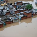 «Евразия» выплатила $3,1 млн за наводнение в ИндииСК «Евразия» в рамках договоров перестрахования выплатила за последствия наводнения в штате Керала свыше 1,2 млрд тенге (около $3,1 млн). «Выплаты продолжаются», – сообщил исполнительный директор СК «Евразия» Шакир Иминов.22 августа 2018 г. во время муссонного дождя уровень воды в 35 из 54 плотин поднялся близко к уровню переполнения, из-за чего впервые в истории было принято решение открыть их. В результате от наводнения пострадала одна шестая часть всего населения Кералы: 220 000 человек остались без крова, тысячи оказались в ловушке, более 483 человек погибли, 140 пропали без вести, а около миллиона человек были эвакуированы.СК «Евразия» уже много лет активно сотрудничает с Индией, и на сегодняшний день по произошедшим наводнениям всего было произведено порядка 4 млрд тенге страховых выплат. Также компанией был сформирован резерв для дальнейших выплат в размере 1,9 млрд тенге, сообщает страховщик.http://www.asn-news.ru/news/71426#ixzz5zmt3rZDY