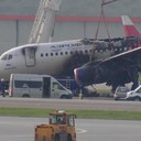 Катастрофа SSJ 100 5 мая 2019 года в ШереметьевеКатастрофа SSJ 100 в Шереметьеве — авиационная катастрофа, произошедшая 5 мая 2019 года. Самолёт Superjet 100 (RRJ-95 авиакомпании «Аэрофлот» выполнял плановый рейс SU1492 по маршруту Москва—Мурманск, но через 27 минут после взлёта был вынужден вернуться в аэропорт Шереметьево из-за технических неполадок на борту[1]. Во время посадки лайнер получил повреждения, ставшие причиной возникновения пожара, в результате которого самолёт частично сгорел.По данным СК России, из находившихся на его борту 78 человек (73 пассажира и 5 членов экипажа) погиб 41 (40 пассажиров и 1 член экипажа)[2]. Выжило 37 человек[3], 10 из них были госпитализированы[4]. Согласно предварительному отчёту комиссии МАК по расследованию авиапроисшествий, 1 член экипажа и 2 пассажира получили серьёзные телесные повреждения, 3 члена экипажа и 4 пассажира — незначительные[5].