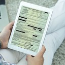 Российский союз автостраховщиков (РСА) поддерживает проект постановления МВД о возможности проверки полисов ОСАГО в электронном виде, заявил РИА Новости президент союза Игорь Юргенс.Ранее МВД сообщило, что разработало проект постановления, согласно которому водители, оформившие ОСАГО в электронном виде, смогут предъявлять для проверки сотрудникам ГИБДД договор в электронном виде или же бумажную копию. «РСА полностью поддерживает эту инициативу МВД», - сказал Юргенс.Эксперты на страховом рынке пояснили РИА Новости, что документ разработан в соответствии с поправками в законодательство, которые должны вступить в силу с 29 октября. Сейчас водитель авто обязан иметь при себе страховой полис ОСАГО или распечатанный электронный полис и передавать соответствующий документ для проверки сотрудникам полиции. А с 29 октября обязанность представлять сотрудникам полиции именно распечатку электронного полиса исключается, можно будет показать документ в электронном виде - на планшете или смартфоне, к примеру. http://www.insur-info.ru/press/148375/