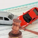 Количество судебных споров по ОСАГО в 2018 году упало на 23%Судья Верховного суда Сергей Асташов отметил, что удовлетворяется 92% исков.Количество судебных споров по ОСАГО в 2018 году снизилось на 23%, до 300 тыс. штук, при этом удовлетворяются 90-92% исков. Такие данные привел судья Верховного суда РФ Сергей Асташов в ходе Петербургского международного юридического форума."Споры, связанные с договорами ОСАГО, с 390 тыс. дел в 2017 году до примерно 300 тыс. в 2018 году, то есть минус 23%. По договорам каско динамика примерно такая же - минус где-то 18%", - сказал он. По его мнению, снижение числа споров связано с досудебным порядком урегулирования убытков, который был введен в связи с изменениями законодательства (претензия к страховщику обязательна до обращения в суд) и выработка правовых позиций, в том числе Верховным судом РФ."Удовлетворяемость требований по спорам, связанными с договорами ОСАГО и договорами каско, - примерно 90-92% по договорам ОСАГО и 82-88% по договорам каско", - добавил Асташов. При этом он отметил рост числа дел, связанных с договорами личного страхования. Их число менее значительно, чем по ОСАГО и каско, но тем не менее прирост составил 27%.Всего из 17,2 млн дел, рассмотренных в 2018 году судами общей юрисдикции, дела, связанные со страхованием, составили примерно 2,5%.https://tass.ru/ekonomika/6439694